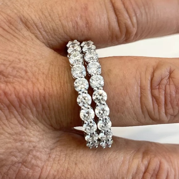 ROUND BRILLIANT DIAMOND 18KT WHITE GOLD EARRINGS - Picture 8 of 17